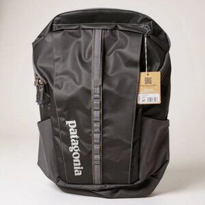 Black Hole Pack 25L backpack